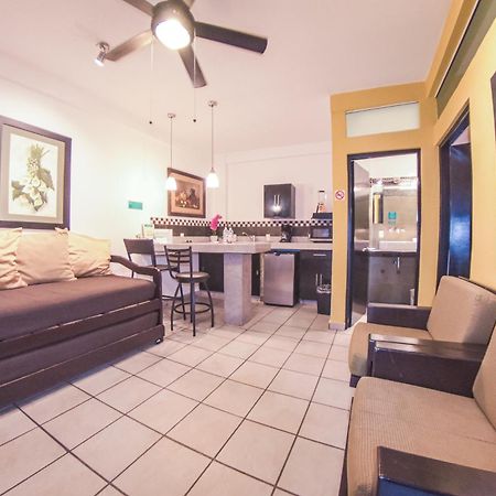 Hotel Suites Nadia بويرتو فالارتا المظهر الخارجي الصورة